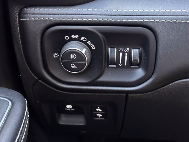 Used 2023 RAM 1500 Limited AWD/4WD image 17
