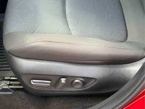 Used 2022 Toyota RAV4 XLE FWD image 18