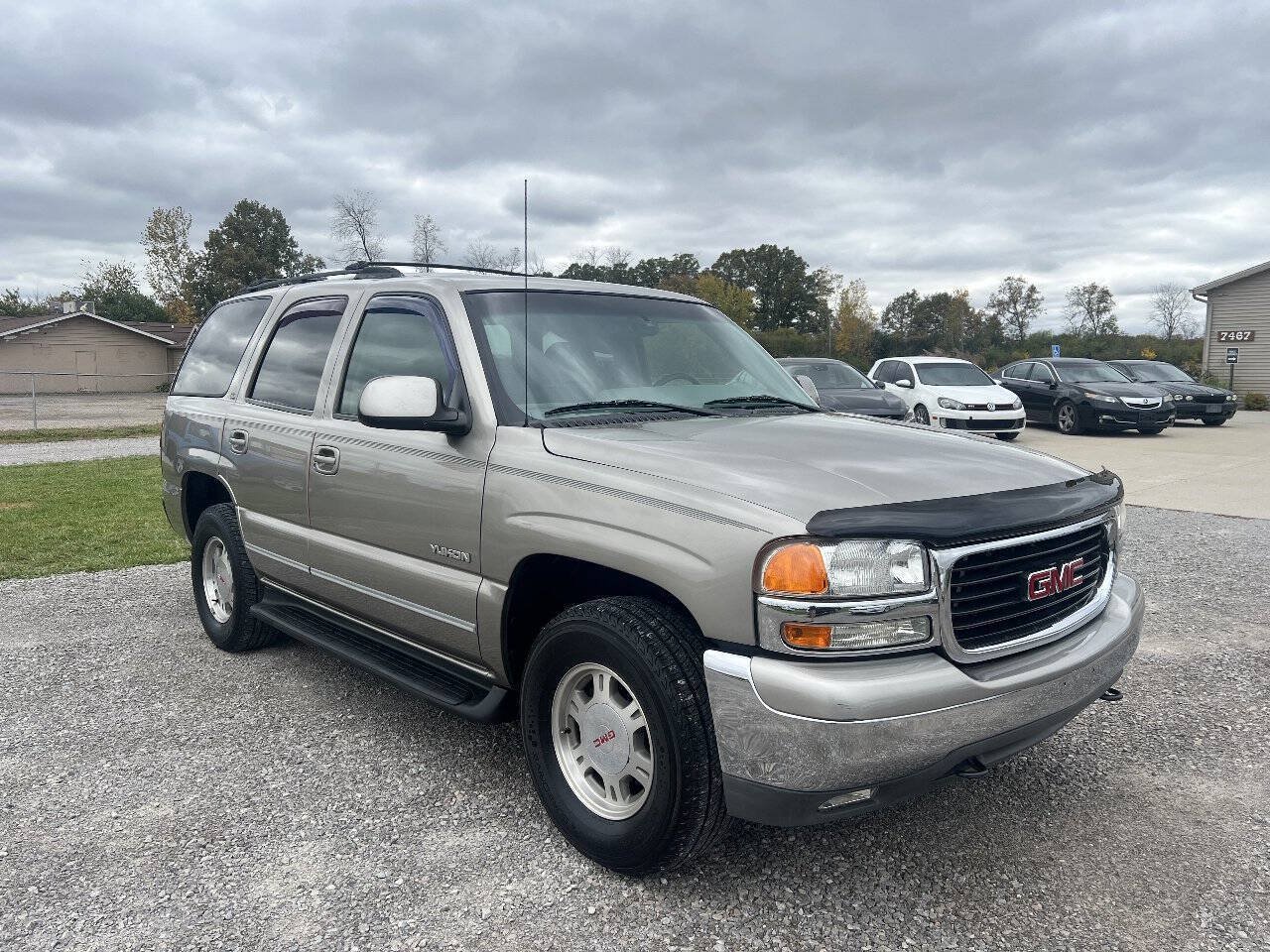 Used 2002 GMC Yukon SLE RWD image 2
