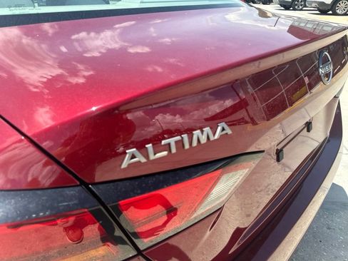 Used 2025 Nissan Altima 2.5 SV FWD image 40