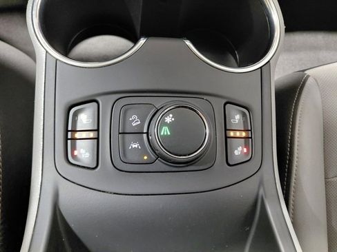 Certified 2024 GMC Terrain SLT image 29