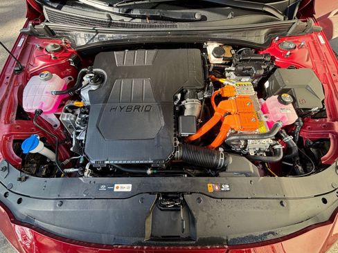 Used 2025 Hyundai Elantra Limited image 42