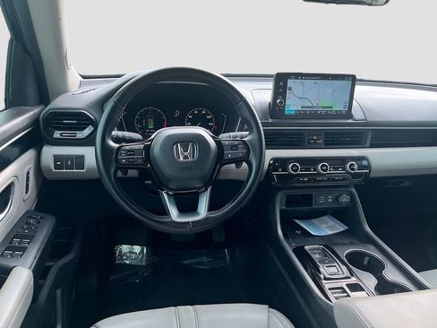 Used 2025 Honda Pilot Touring image 23