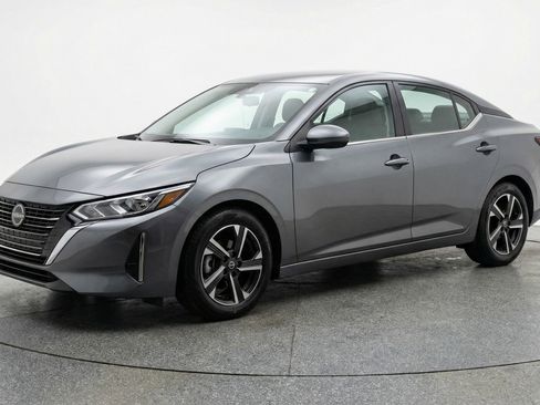 Used 2025 Nissan Sentra SV image 3