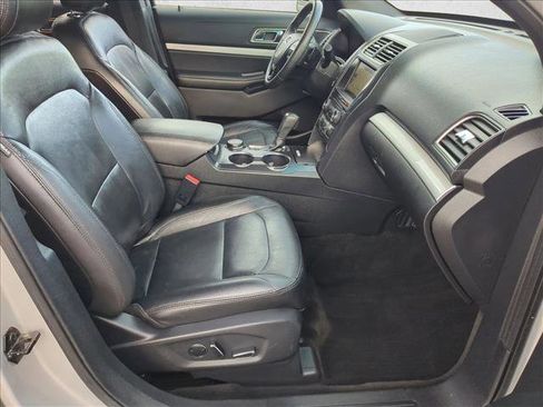 Used 2016 Ford Explorer XLT w/ Equipment Group 202A image 22