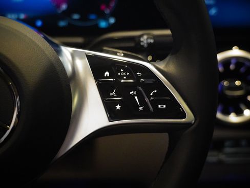 Used 2025 Mercedes-Benz GLA 250 4MATIC image 18