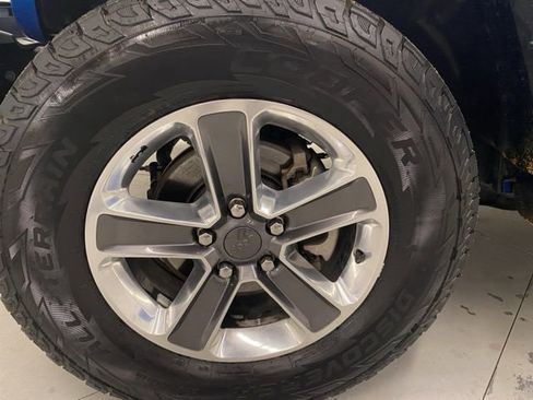 Used 2023 Jeep Wrangler Sahara image 30