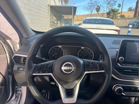 Used 2024 Nissan Altima 2.5 SV image 34