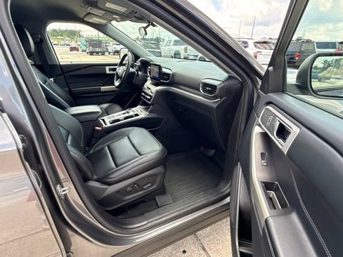 Used 2022 Ford Explorer XLT w/ Equipment Group 202A RWD image 23