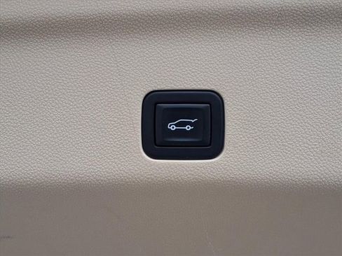 Certified 2023 Cadillac Escalade Premium Luxury image 13