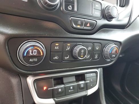 Used 2022 GMC Terrain SLT w/ Tech Package image 22