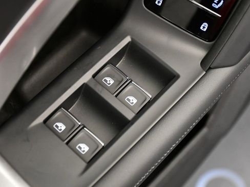 Used 2025 Audi Q5 Premium w/ Convenience Package image 34