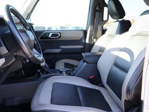 Used 2023 Ford Bronco Wildtrak image 11