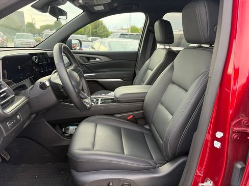 Used 2024 Chevrolet Traverse LT FWD image 6