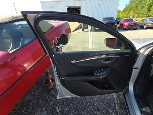 Used 2016 Chevrolet Impala LT w/ Convenience Package FWD image 7