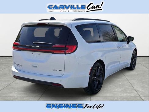 Used 2025 Chrysler Pacifica Limited FWD image 4