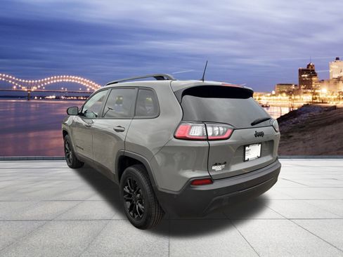 Used 2023 Jeep Cherokee Altitude Lux image 3