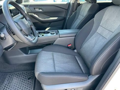 Certified 2025 Nissan Rogue SV AWD/4WD image 6