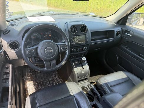 Used 2016 Jeep Patriot High Altitude FWD image 9
