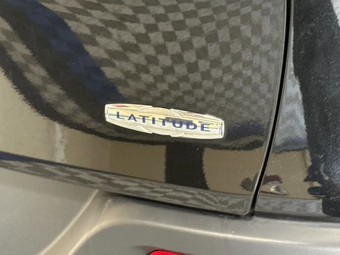 Used 2017 Jeep Cherokee Latitude image 49