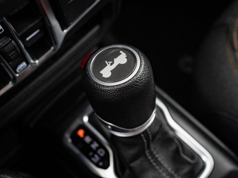 Used 2024 Jeep Wrangler Unlimited image 23