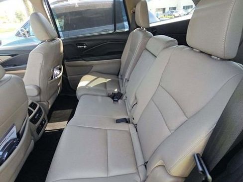 Used 2022 Honda Pilot Touring image 8