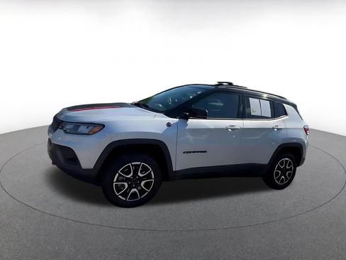 Used 2025 Jeep Compass Trailhawk AWD/4WD image 8