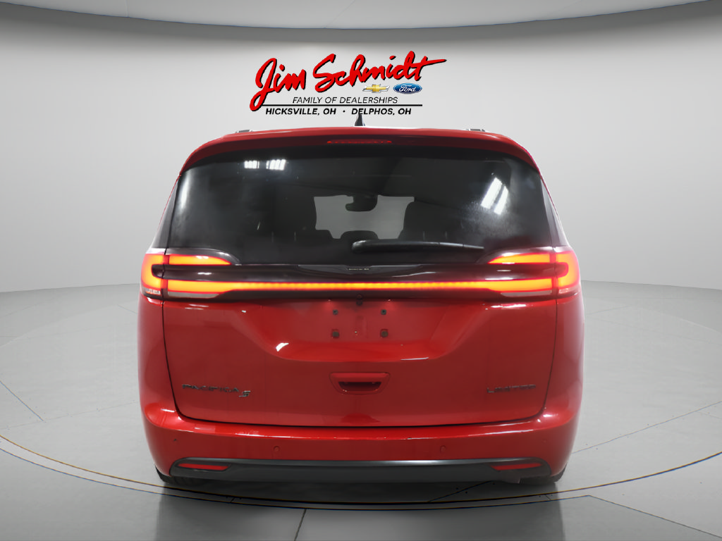 Used 2026 Chrysler Pacifica Limited w/ S Appearance Package FWD image 5