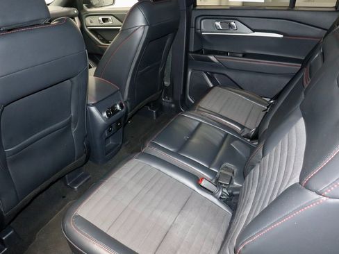 Certified 2025 Ford Explorer ST-Line w/ ST-Line Street Pack image 22