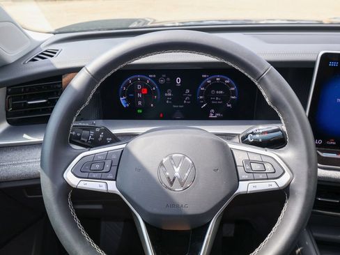 Certified 2025 Volkswagen Tiguan S FWD image 20