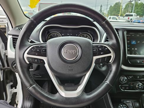 Used 2018 Jeep Cherokee Trailhawk AWD/4WD image 21