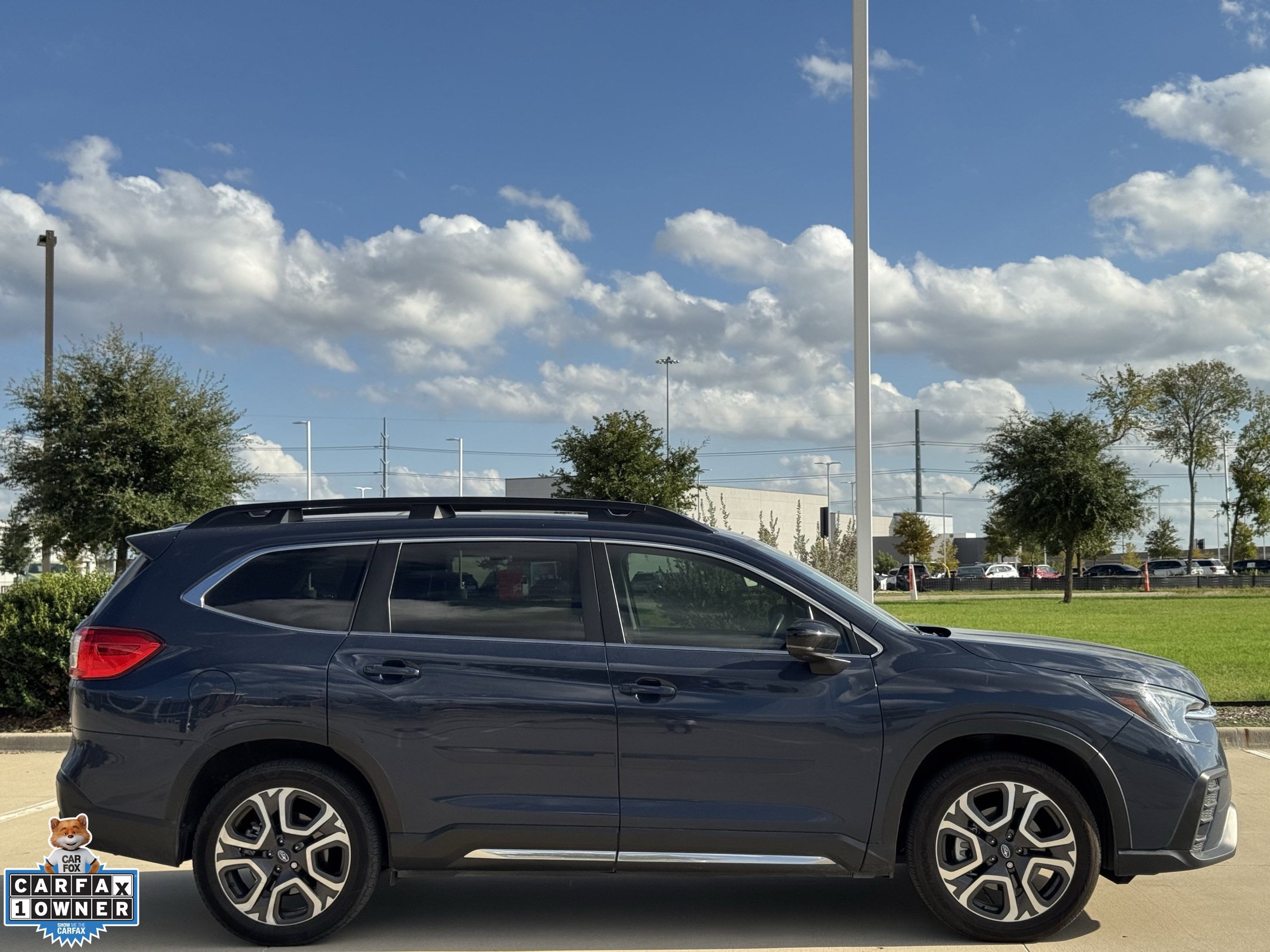 Used 2024 Subaru Ascent Limited w/ Technology Package AWD/4WD image 3