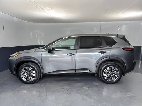 Used 2023 Nissan Rogue SV FWD image 6