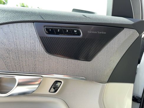 New 2025 Volvo XC90 T8 Plus w/ Protection Package Premier image 20