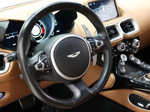 Used 2019 Aston Martin V8 Vantage Coupe RWD image 23