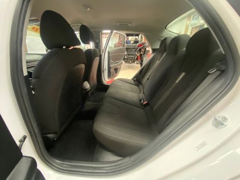 Used 2021 Hyundai Elantra Blue FWD image 13