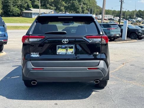 Used 2025 Toyota RAV4 XLE w/ Convenience Package FWD image 4