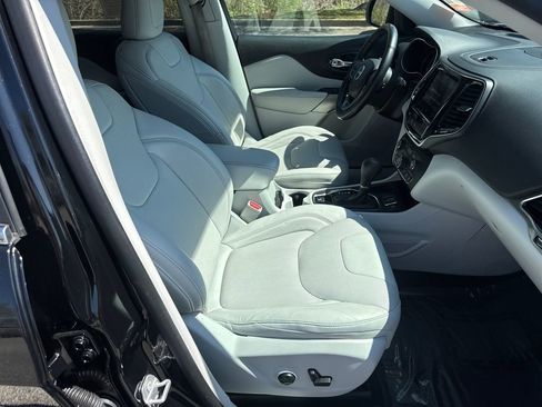 Used 2020 Jeep Cherokee Limited image 13