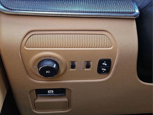 Used 2023 Jeep Grand Wagoneer Series III w/ Rear Seat Video Group 1 image 31