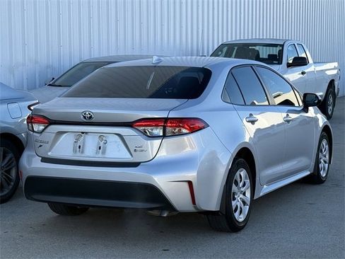 Used 2025 Toyota Corolla LE image 4