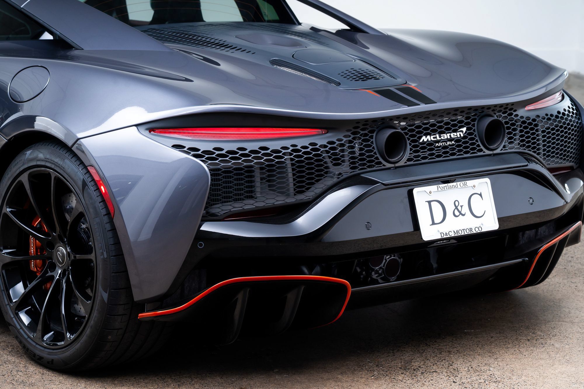 Used 2024 McLaren Artura RWD image 12