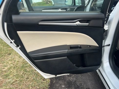 Used 2017 Ford Fusion Titanium image 11