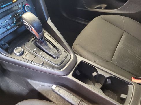 Used 2017 Ford Focus SE FWD image 26