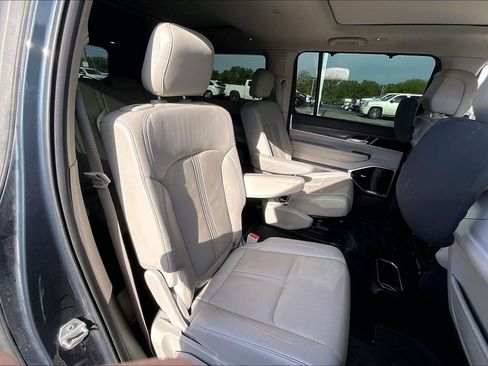 Used 2023 Jeep Wagoneer L Series III w/ Premium Group I AWD/4WD image 25