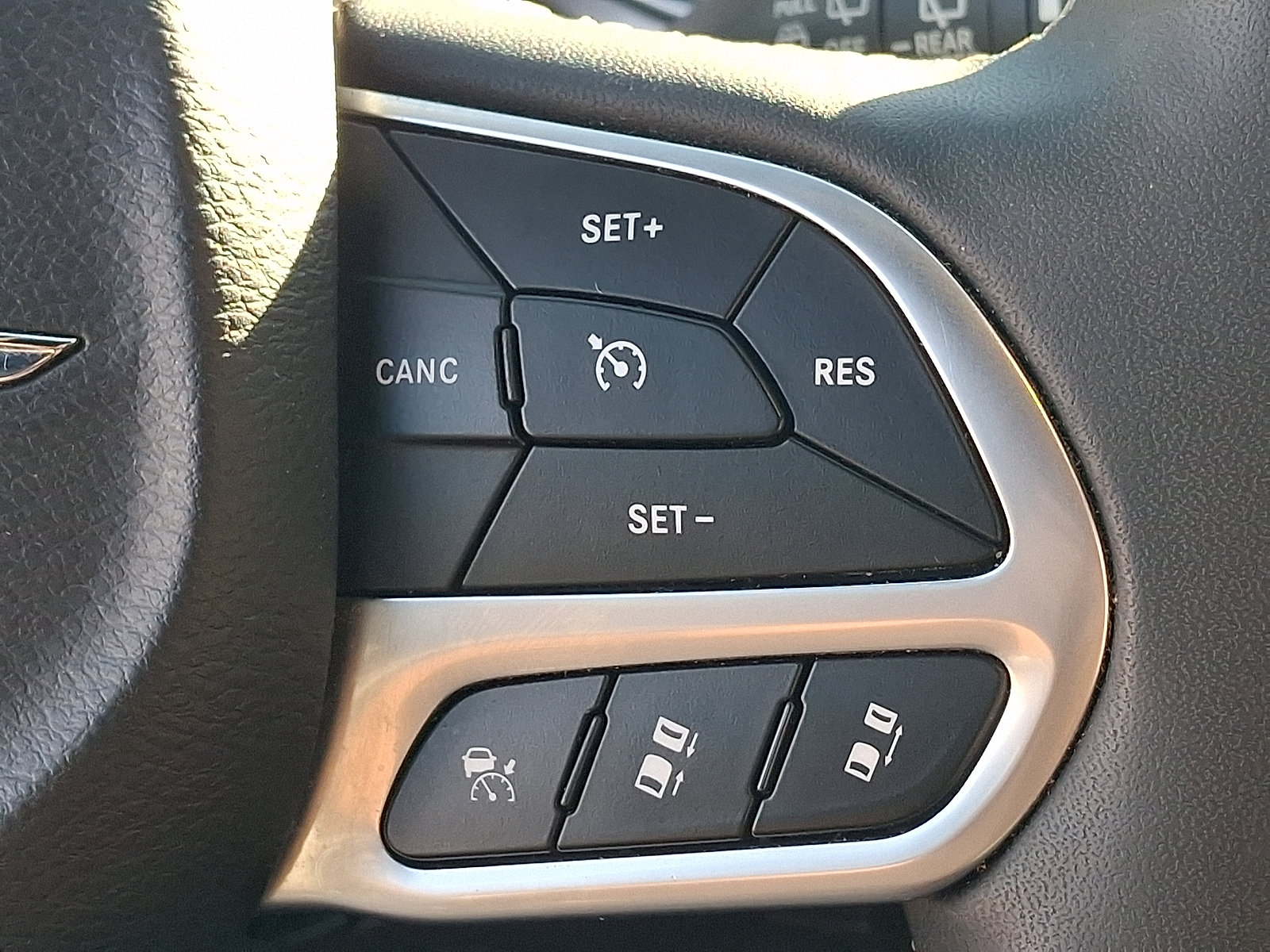 Used 2025 Chrysler Pacifica Select FWD image 22