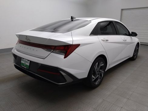 Used 2025 Hyundai Elantra SEL FWD image 9