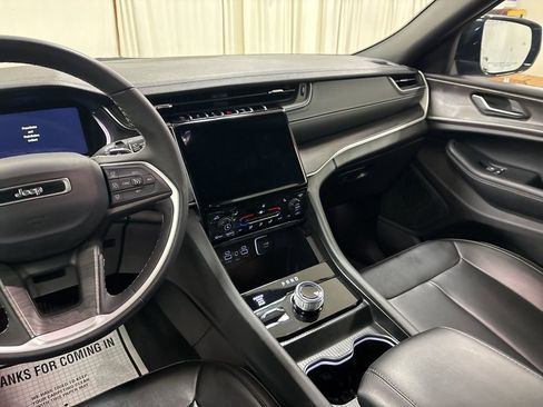 Used 2024 Jeep Grand Cherokee Limited w/ Black Appearance Package image 20