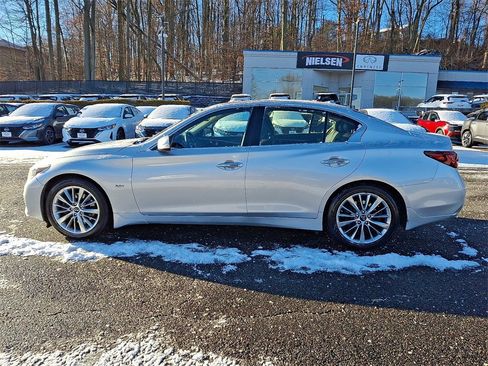 Used 2018 INFINITI Q50 Luxe w/ Essential Package (3.0T Luxe) image 4