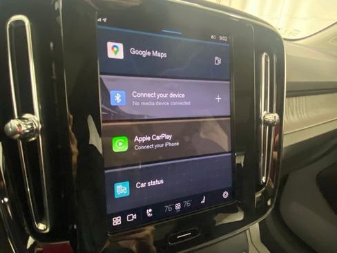 Used 2025 Volvo XC40 B5 Plus image 18