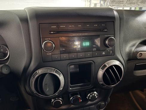 Used 2017 Jeep Wrangler Sport image 16